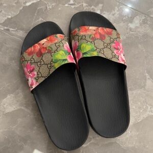 Gucci Black Sandals with Floral Design